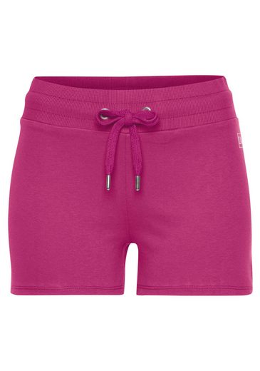 LASCANA ACTIVE Shorts -Kurze Hose mit kleinen Seitenschlitzen mehr