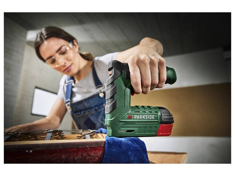 PARKSIDE® 4 V Akku-Tacker »PAT 4 D6«, inklusive Heftklammern und Nägel Speichern exportieren