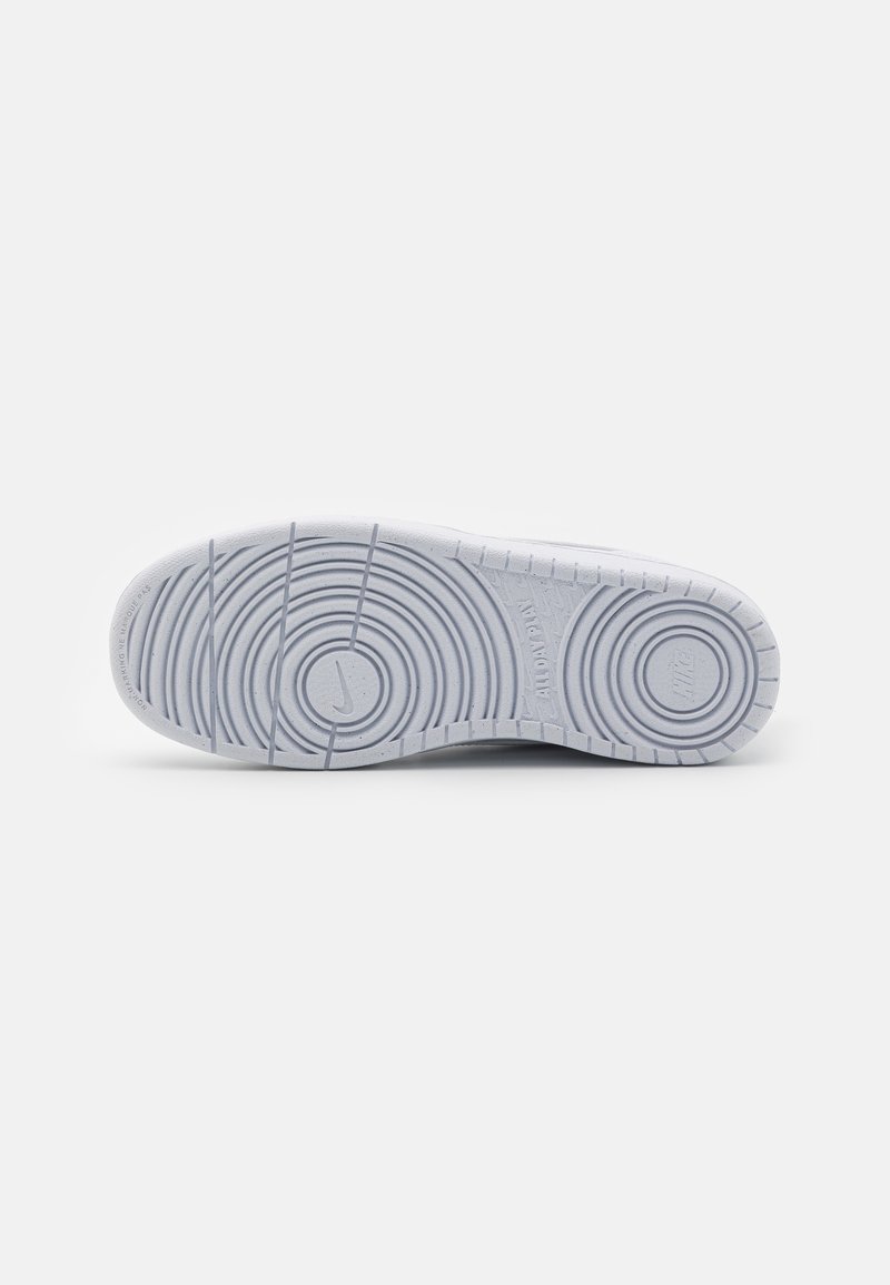 Nike Sportswear Nike Sportswear COURT BOROUGH RECRAFT UNISEX - Trainers - white VIP-Rabatte