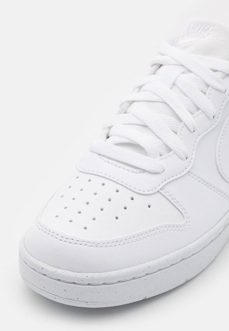 Nike Sportswear Nike Sportswear COURT BOROUGH RECRAFT UNISEX - Trainers - white VIP-Rabatte