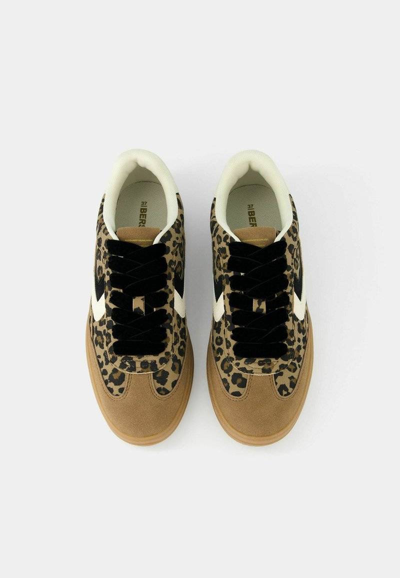 Bershka Bershka RETRO ANIMAL PRINT - Trainers Bis zu 60% Rabatt