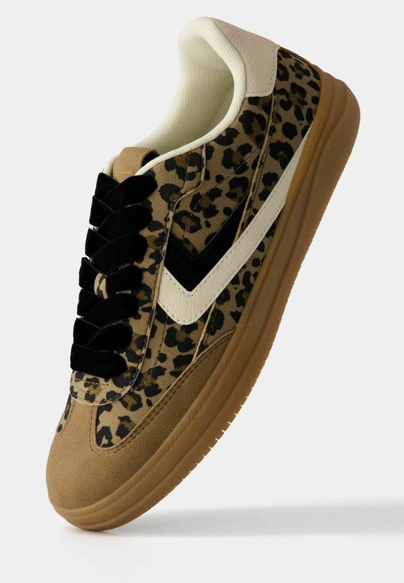 Bershka Bershka RETRO ANIMAL PRINT - Trainers Bis zu 60% Rabatt