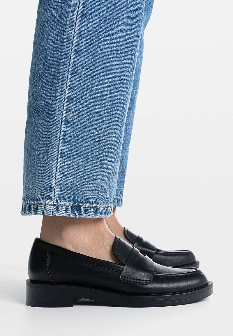 Stradivarius Stradivarius LOAFERS - Slip-ons - black Nur für heute