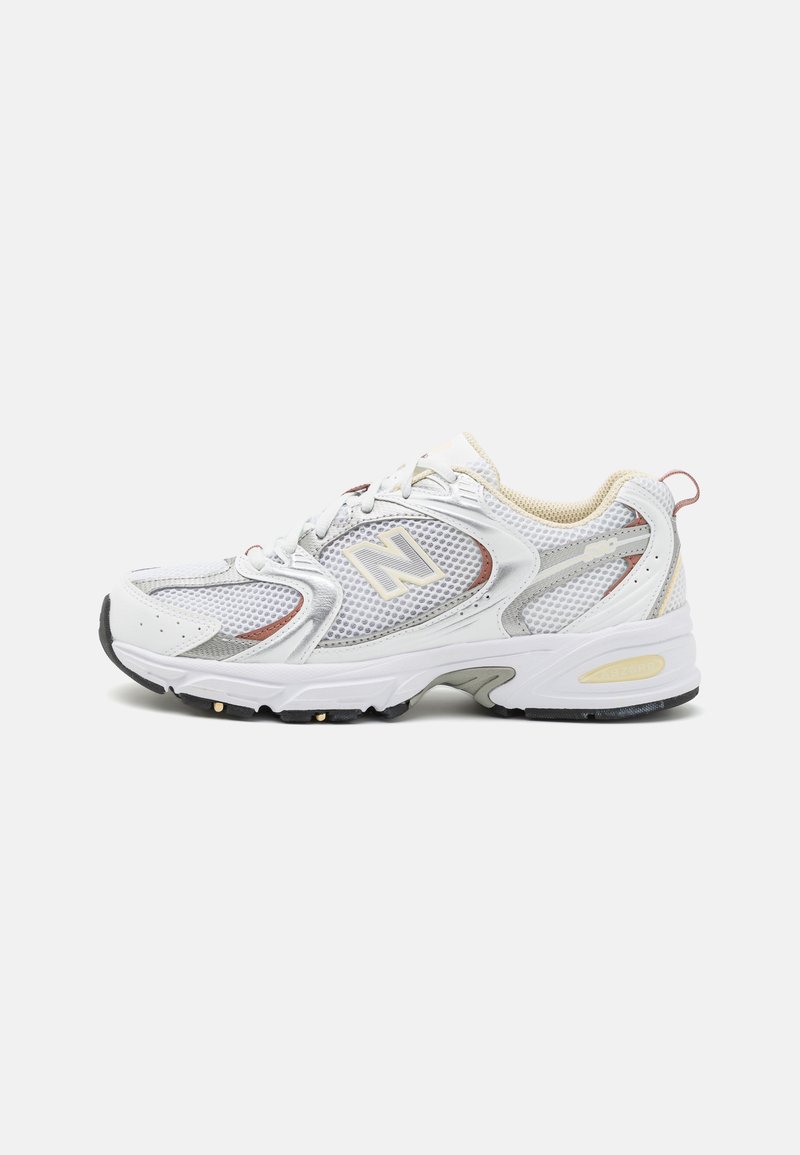 New Balance New Balance MR530 UNISEX - Trainers - white Riesige Rabatte
