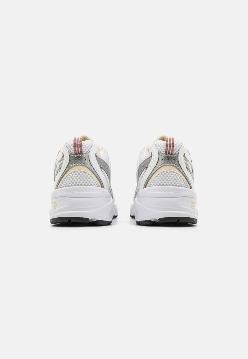 New Balance New Balance MR530 UNISEX - Trainers - white Riesige Rabatte