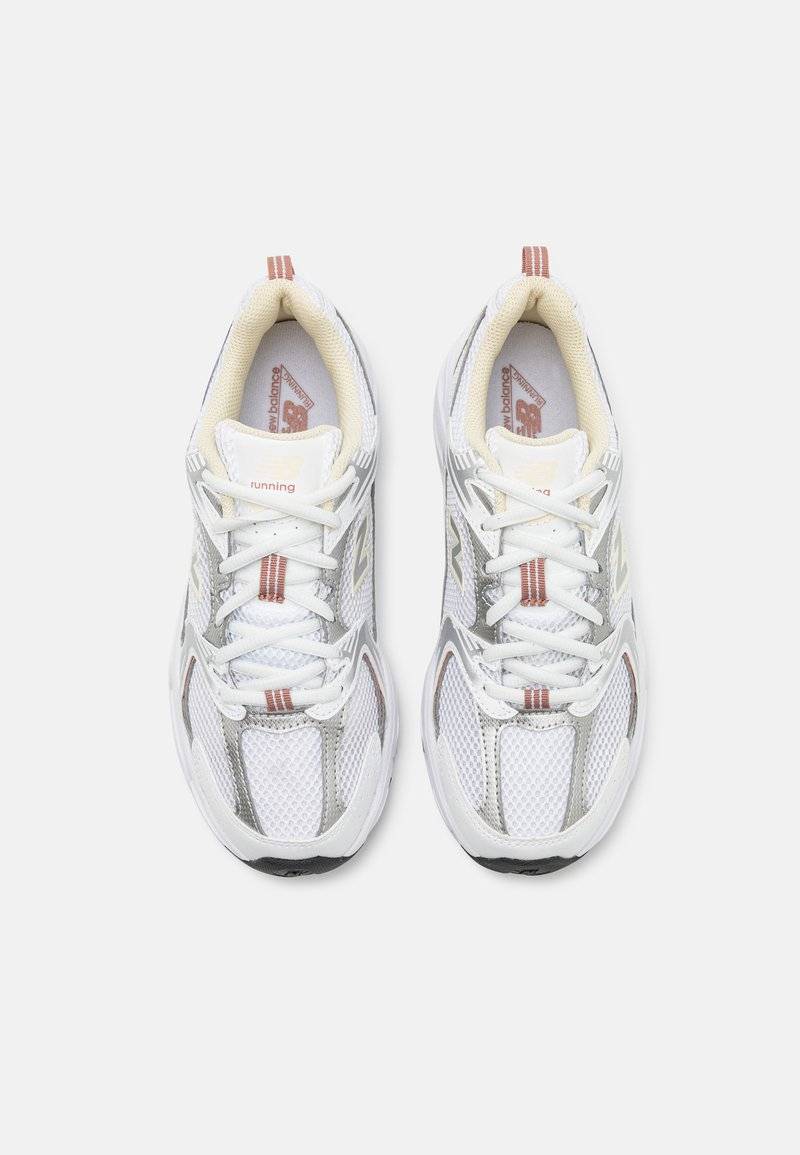 New Balance New Balance MR530 UNISEX - Trainers - white Riesige Rabatte