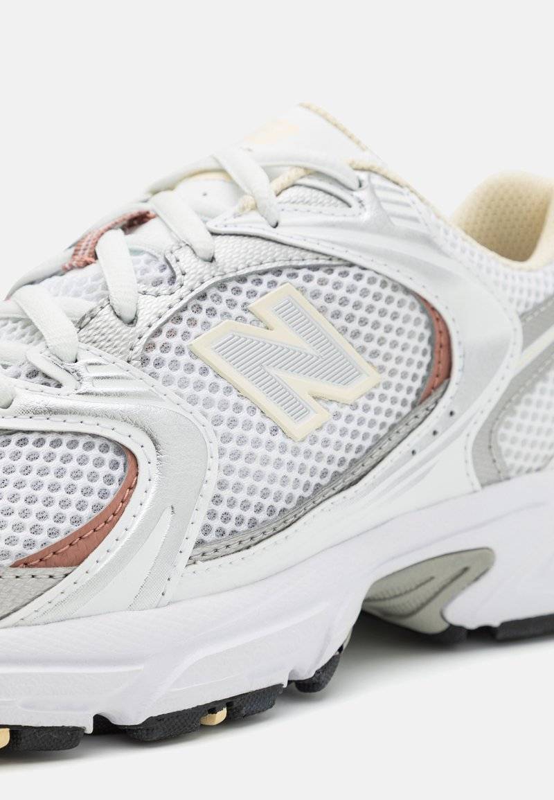 New Balance New Balance MR530 UNISEX - Trainers - white Riesige Rabatte