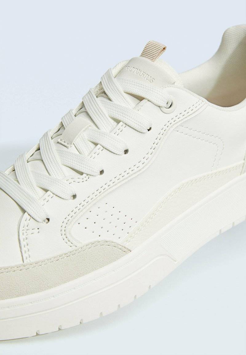 Stradivarius Stradivarius CONTRAST - Trainers - white Fabrikladen