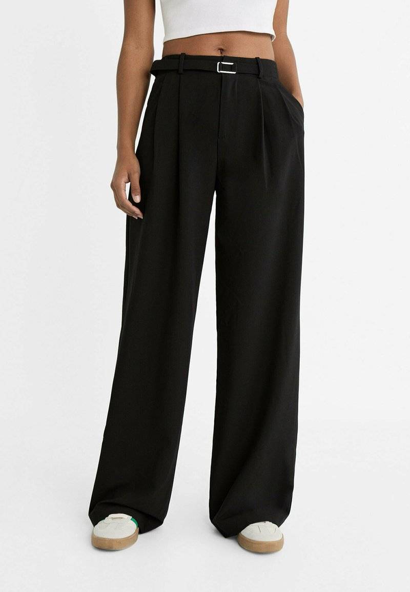 Stradivarius Stradivarius WITH BUCKLE DETAIL - Trousers - black