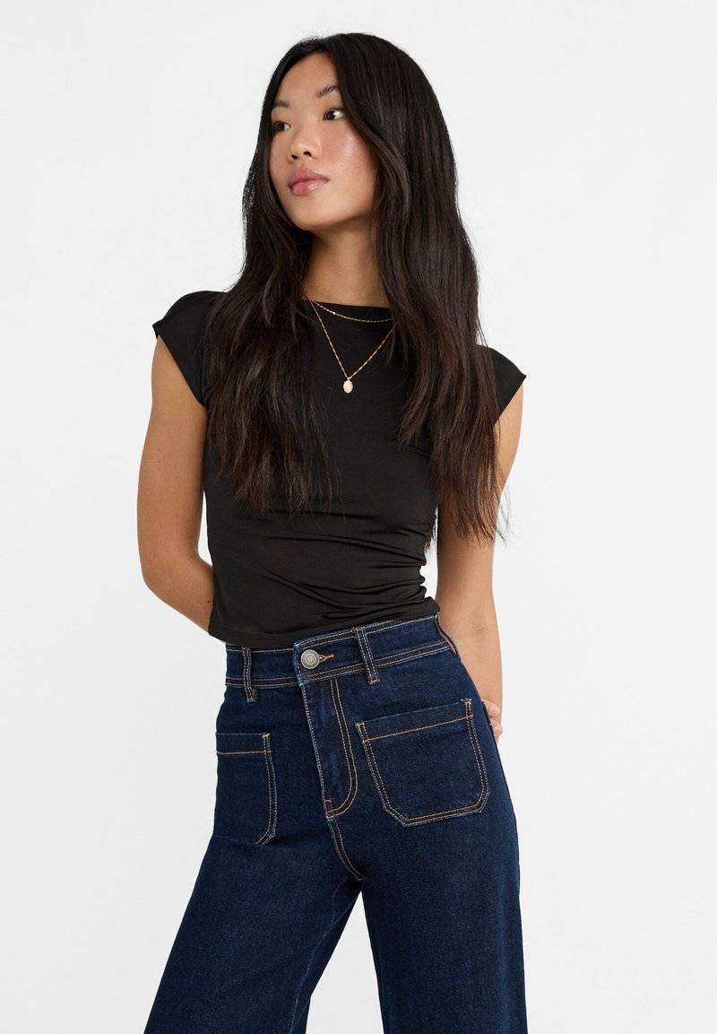 Stradivarius Stradivarius OPEN-BACK - Basic T-shirt - black Super Rabatt