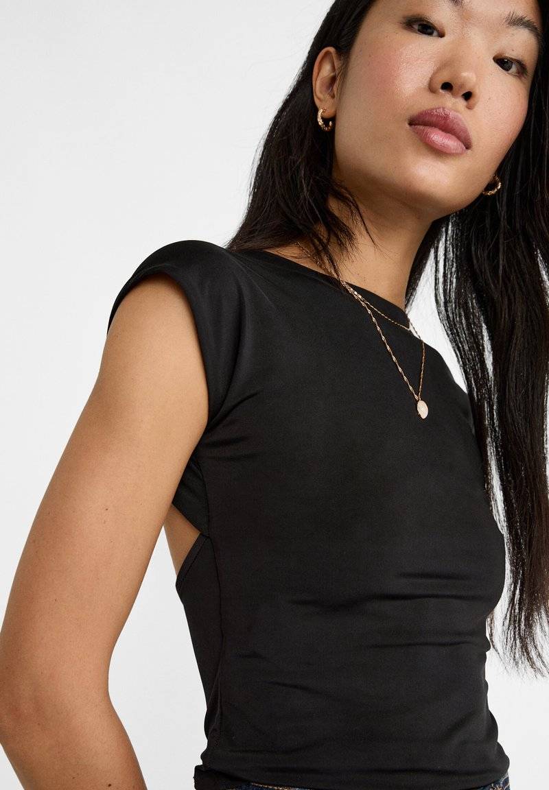 Stradivarius Stradivarius OPEN-BACK - Basic T-shirt - black Super Rabatt