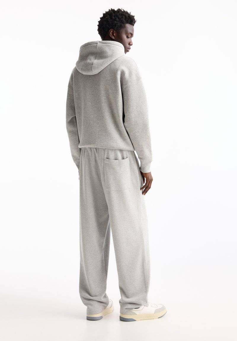PULL&BEAR PULL&BEAR WIDE JOGGERS - Tracksuit bottoms - light grey Schlussverkauf