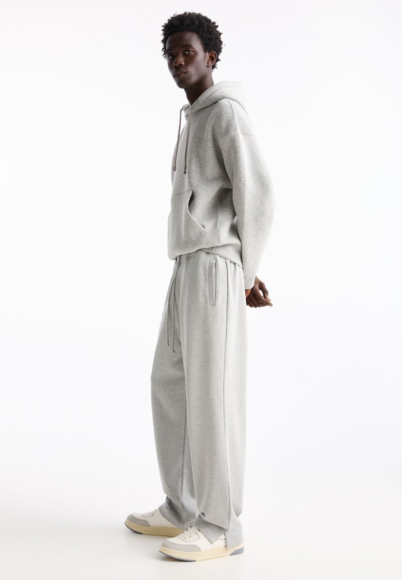 PULL&BEAR PULL&BEAR WIDE JOGGERS - Tracksuit bottoms - light grey Schlussverkauf