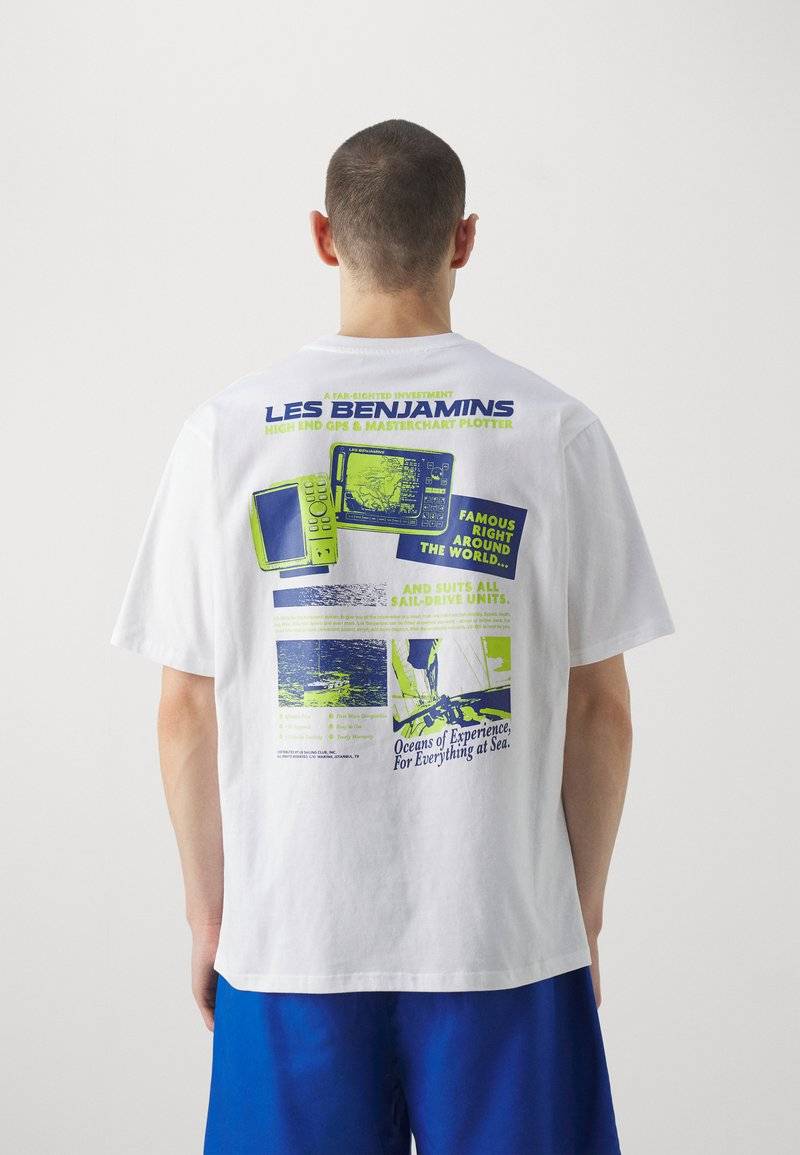 Les Benjamins Les Benjamins RELAXED TEE UNISEX - Print T-shirt - white Günstiger Verkauf