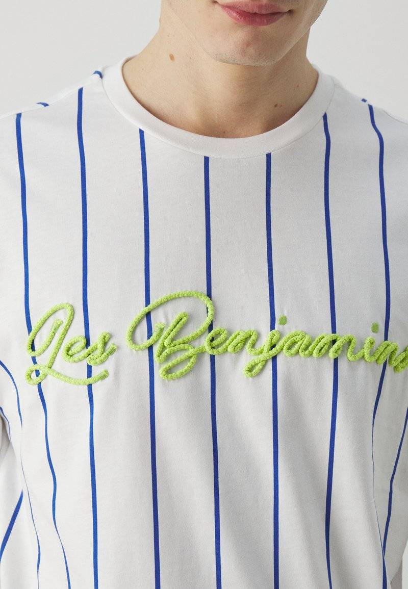 Les Benjamins Les Benjamins TEE UNISEX - Print T-shirt - white Fabrikverkauf