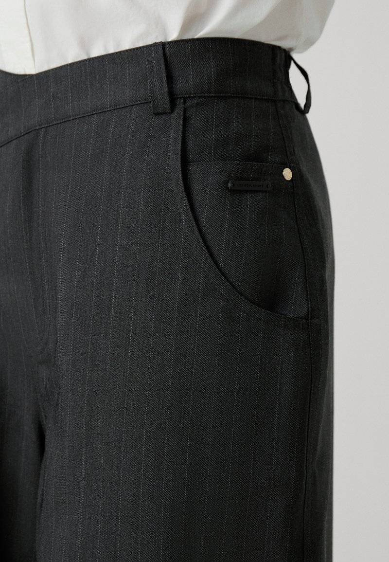 Les Benjamins Les Benjamins UNISEX - Shorts - black Fabrikpreis