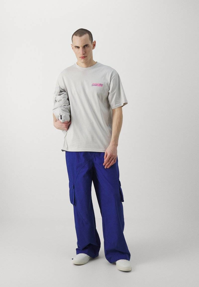 Les Benjamins Les Benjamins PANT UNISEX - Cargo trousers - blue Versandkostenfrei