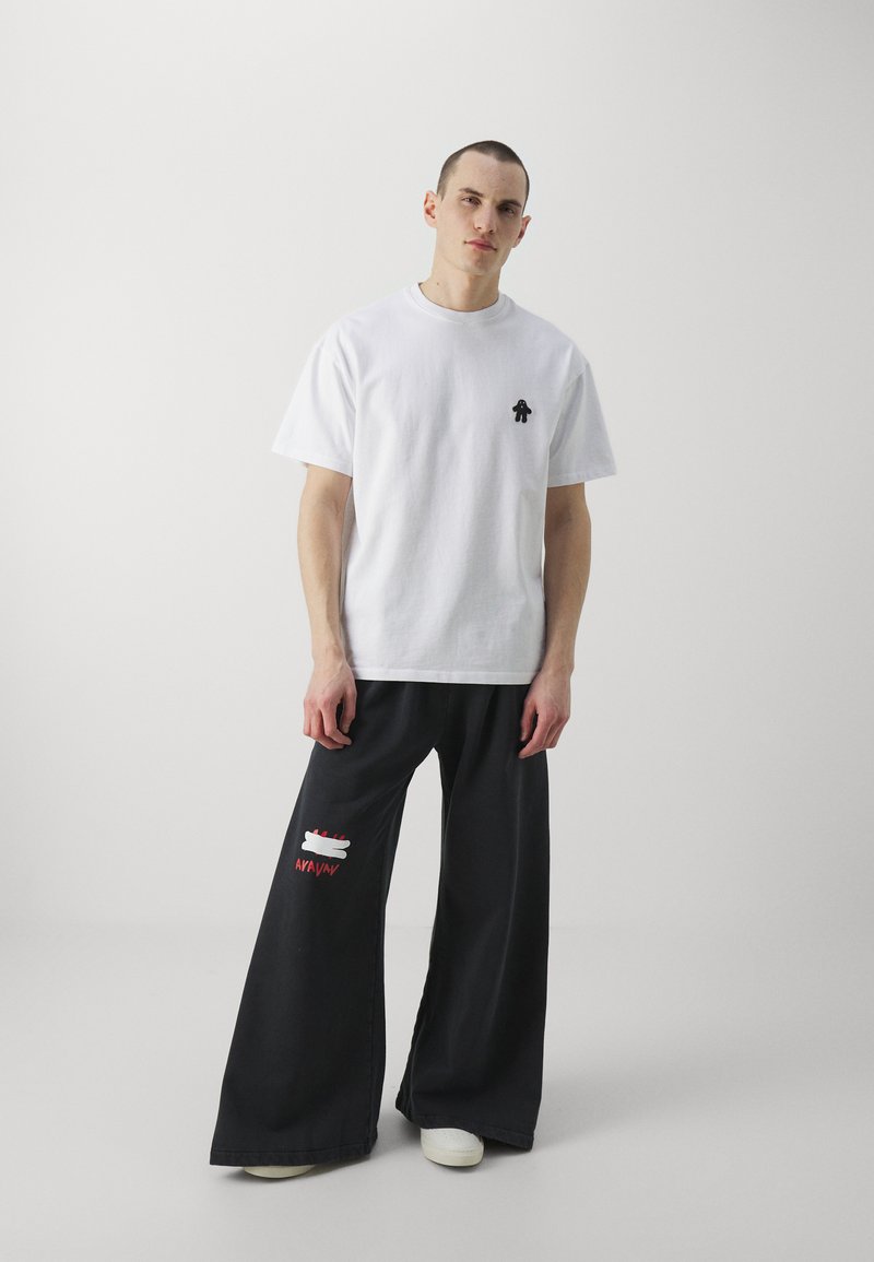 AVAVAV AVAVAV OLD LADY UNISEX - Basic T-shirt - blanc Osterangebot