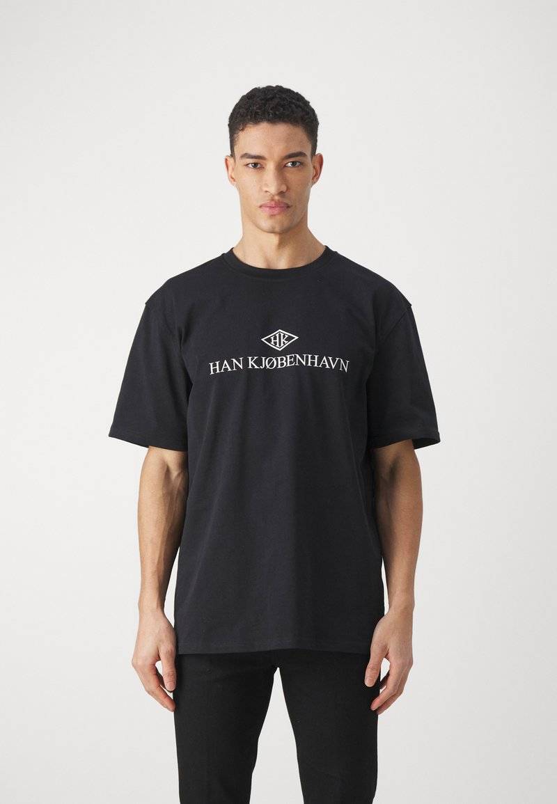 Han Kjøbenhavn Han Kjøbenhavn LOGO BOXY TEE UNISEX - Print T-shirt - black Valentinstagsangebot