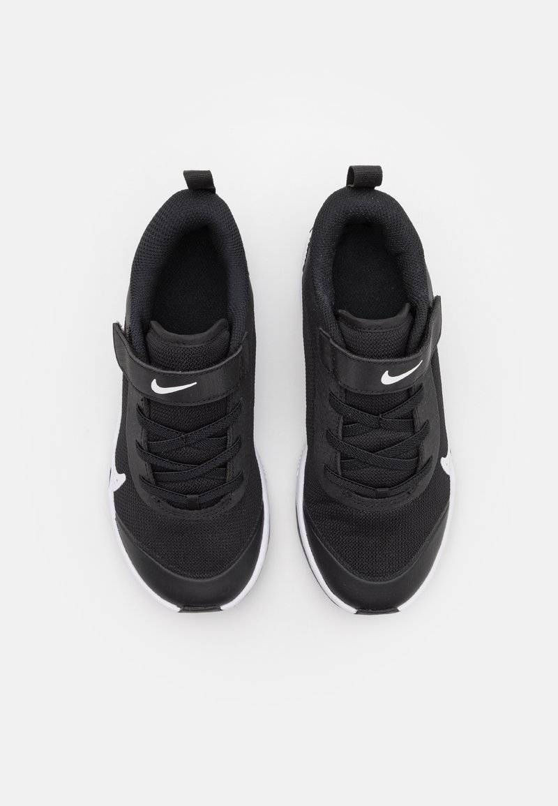 Nike Performance Nike Performance OMNI MULTI COURT - Training shoe Vierteljährliche Förderung