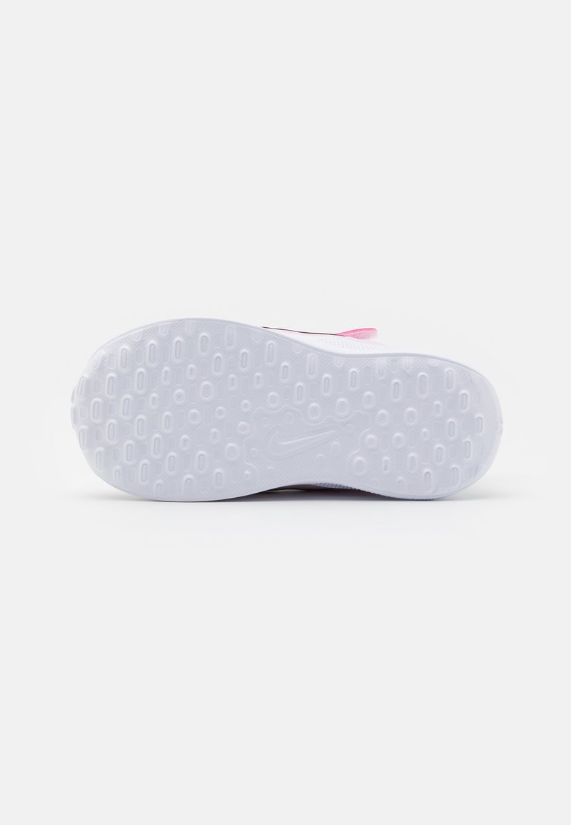 Nike Performance Nike Performance REVOLUTION - Competition running shoes Clearance-Verkauf