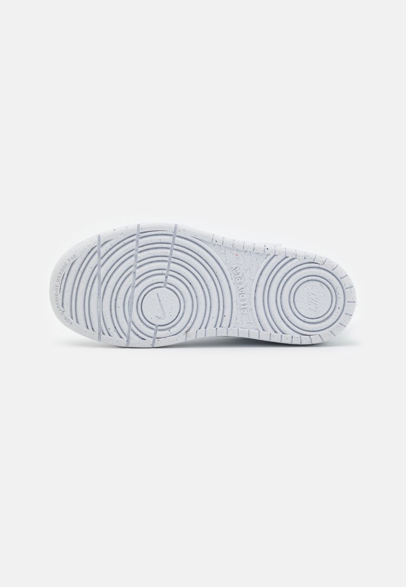 Nike Sportswear Nike Sportswear COURT BOROUGH RECRAFT UNISEX - Trainers - white Kostenloser Versand