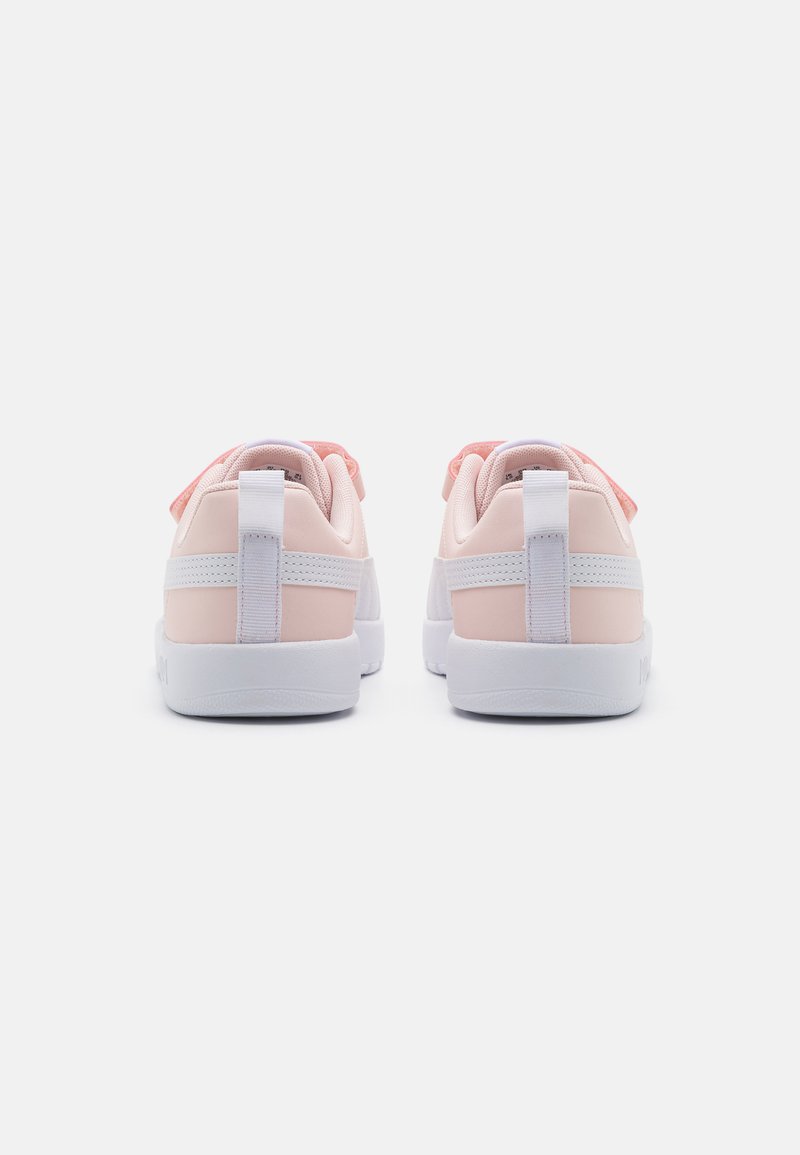 Puma Puma COURTFLEX UNISEX - Neutral running shoes Weihnachtsangebot