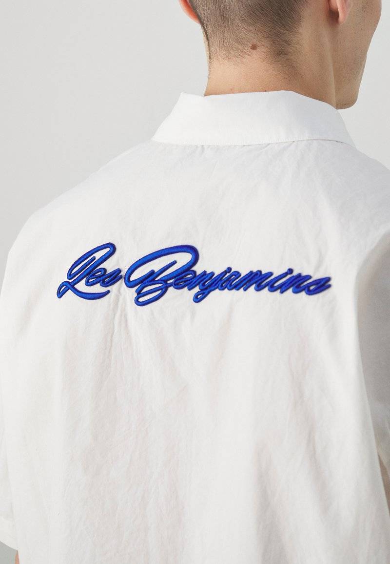 Les Benjamins Les Benjamins SHORT SLEEVE UNISEX - Button-down blouse - white Tiefpreis