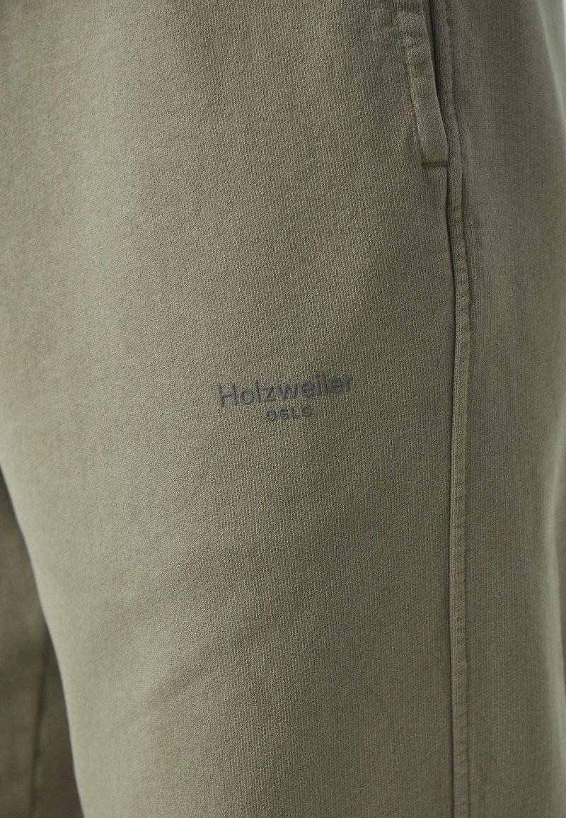 Holzweiler Holzweiler LAGOON OSLO TROUSERS UNISEX - Tracksuit bottoms - green Bis zu 60% Rabatt