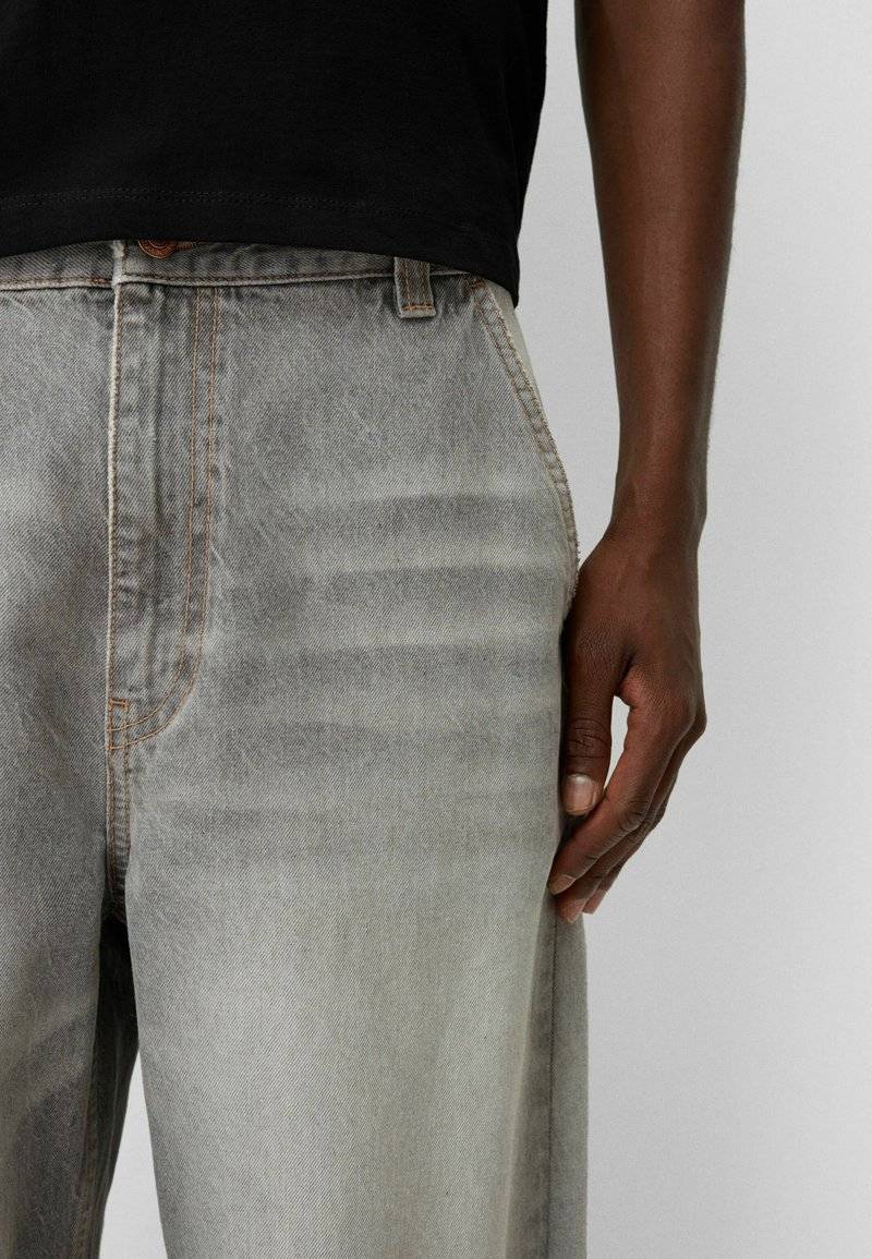 Bershka Bershka Relaxed fit jeans - light grey Begrenzt auf 3 Tage