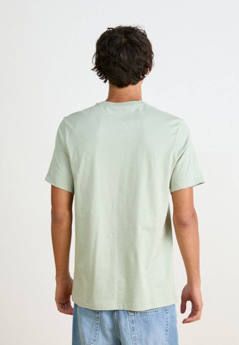 Nike Sportswear Nike Sportswear CLUB TEE - Basic T-shirt - mint 2025