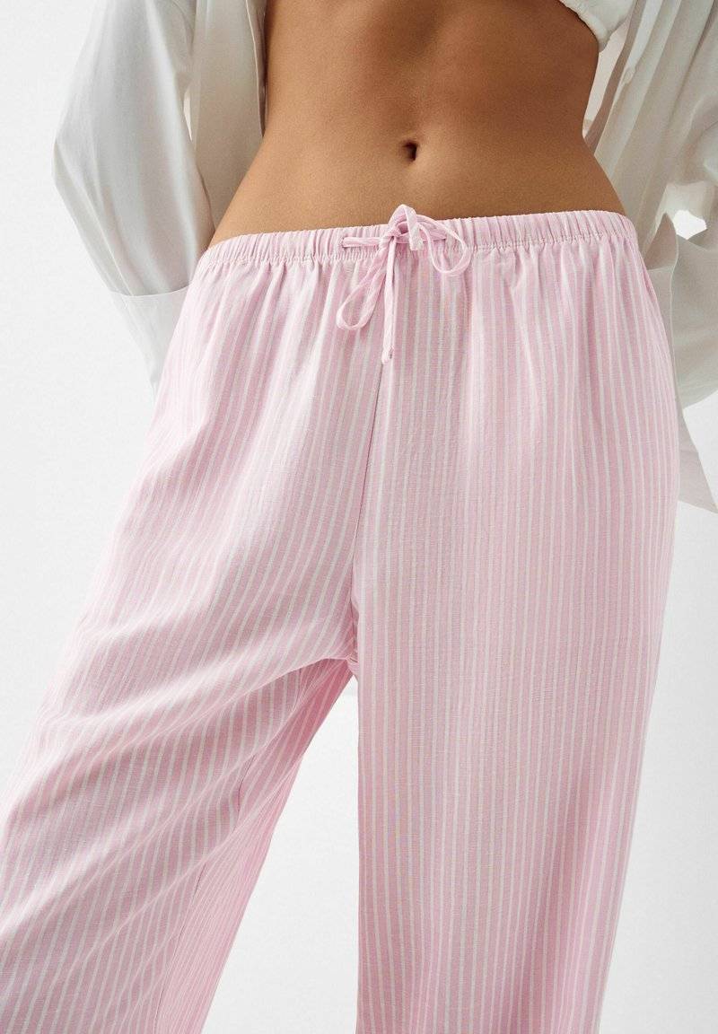 Bershka Bershka WITH AN ELASTIC - Trousers - light pink Auslauf