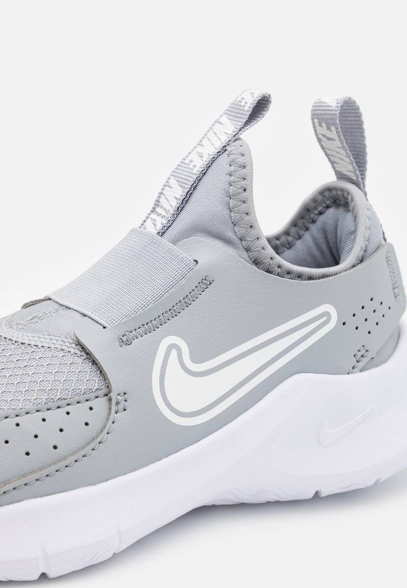 Nike Performance Nike Performance FLEX RUNNER 3 UNISEX - Competition running shoes Black Friday