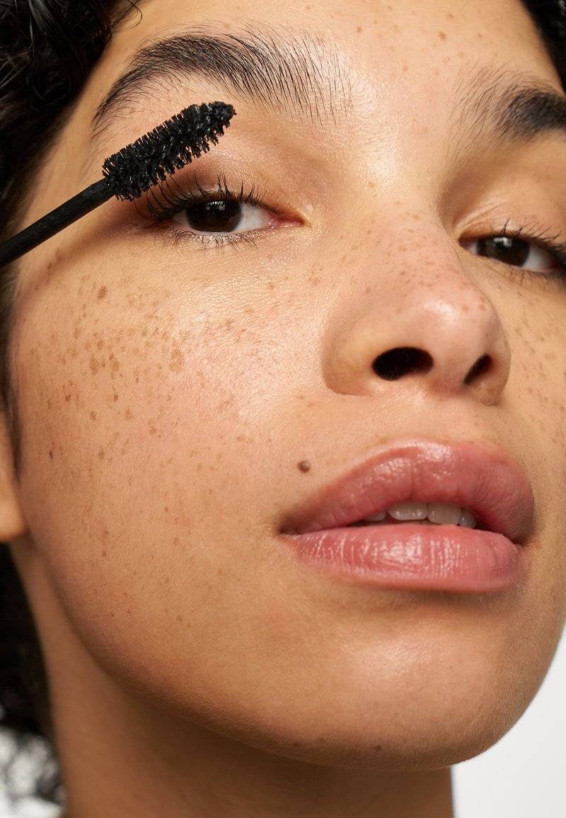 KIKO Milano KIKO Milano LUXURIOUS LASHES MAXI BRUSH MASCARA - Mascara Valentinstagsangebot