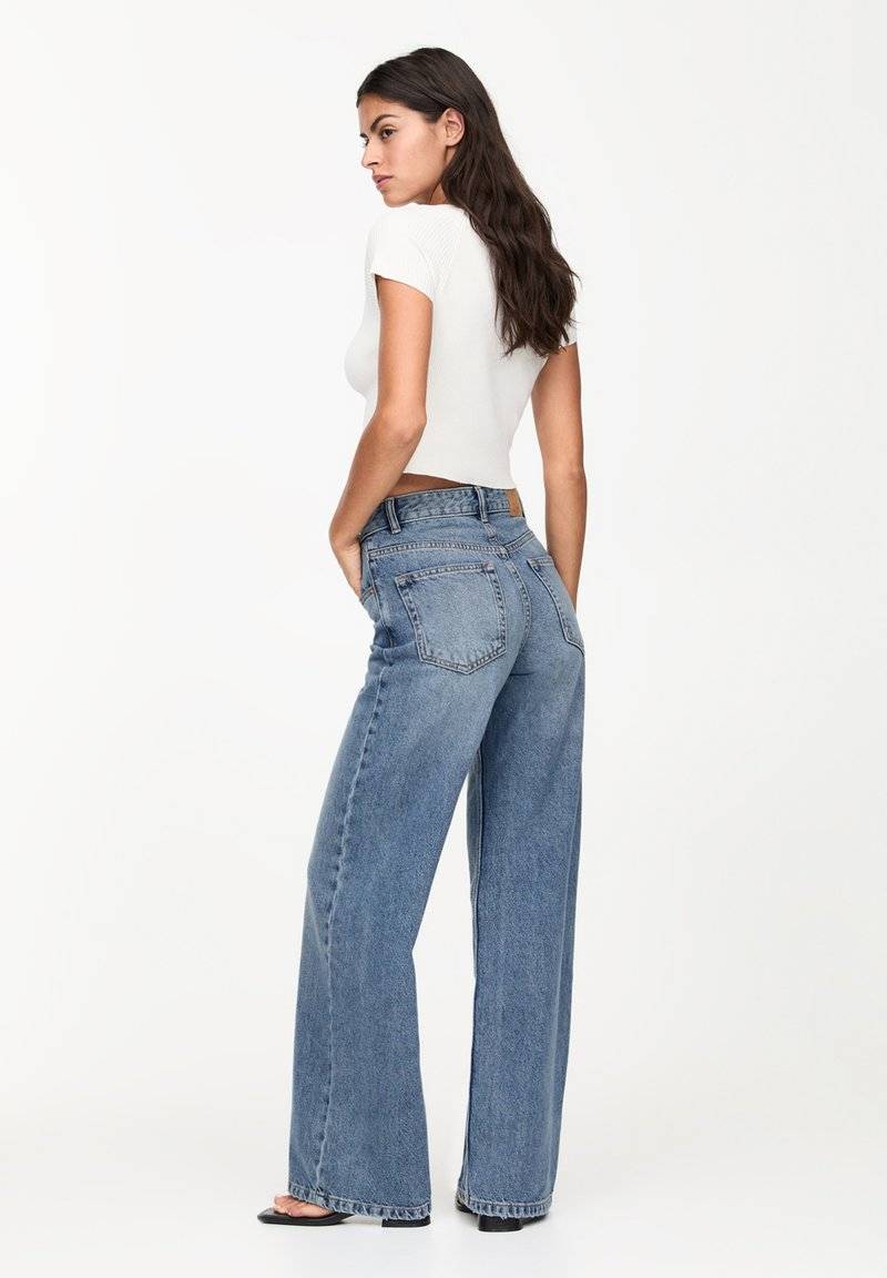 PULL&BEAR PULL&BEAR MID-RISE WIDE - Flared Jeans - blue Riesige Rabatte