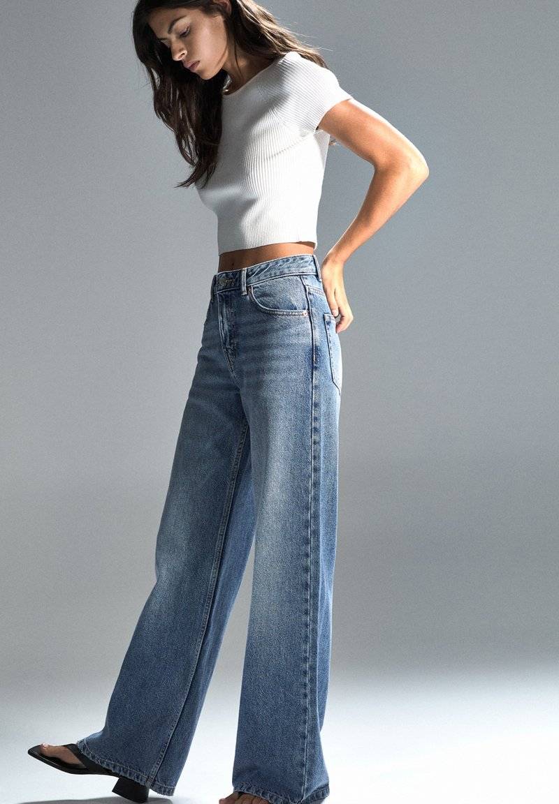 PULL&BEAR PULL&BEAR MID-RISE WIDE - Flared Jeans - blue Riesige Rabatte