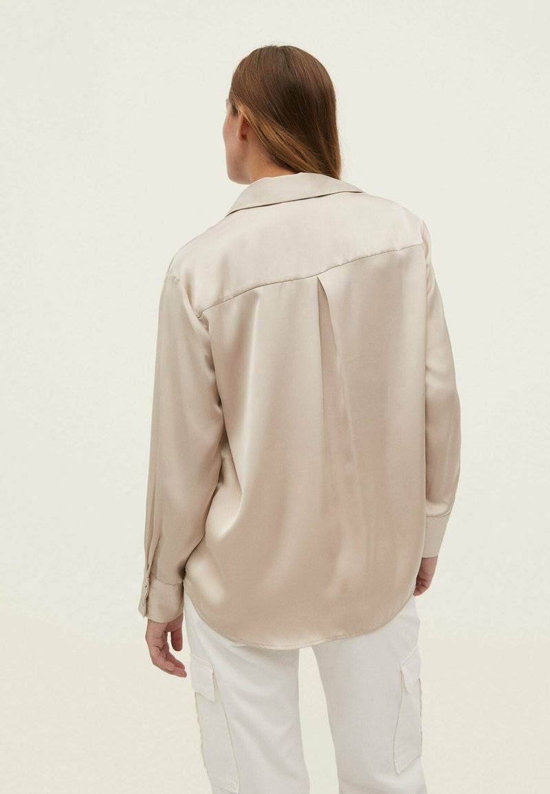 Stradivarius Stradivarius COLLARED - Button-down blouse - stone Clearance-Verkauf