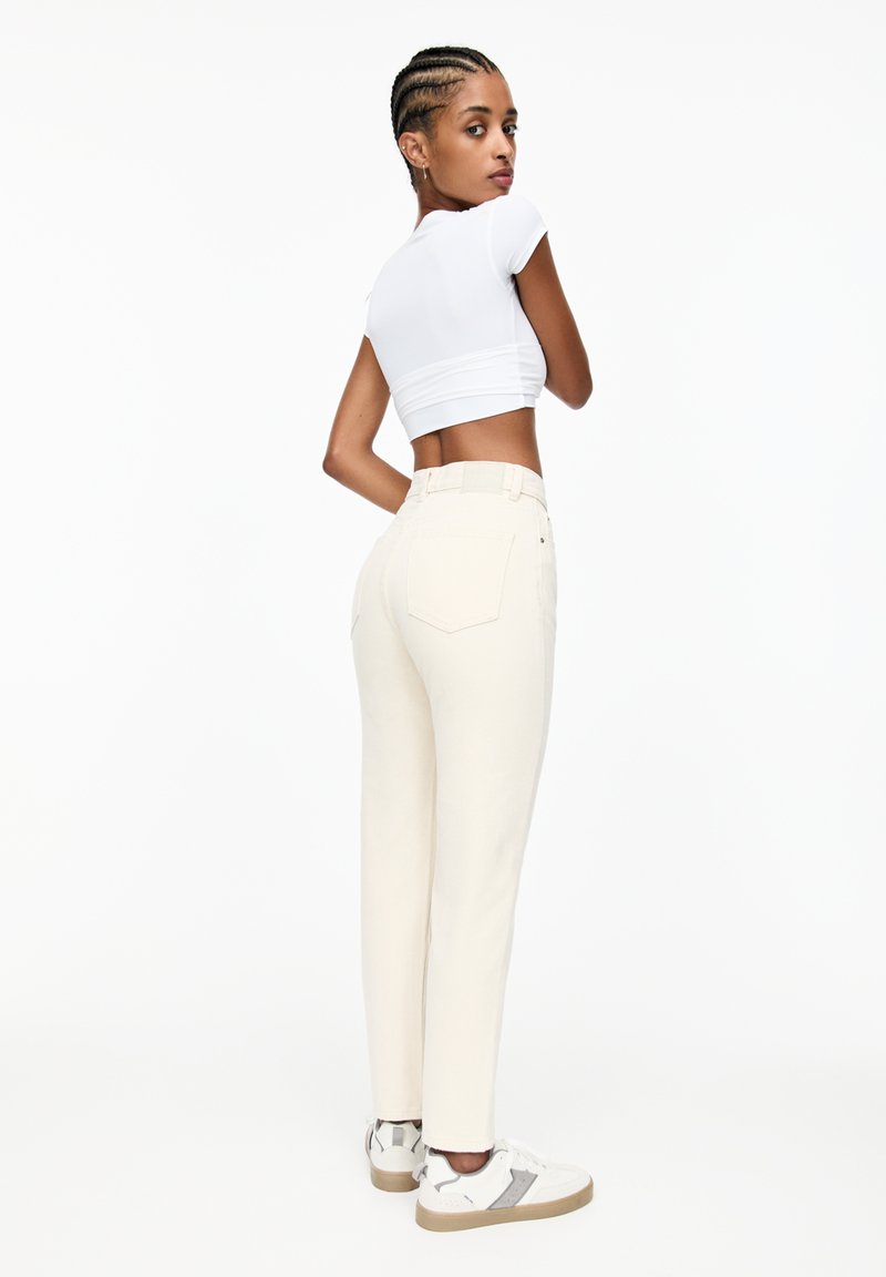 PULL&BEAR PULL&BEAR MOM - Slim fit jeans - beige zollfrei