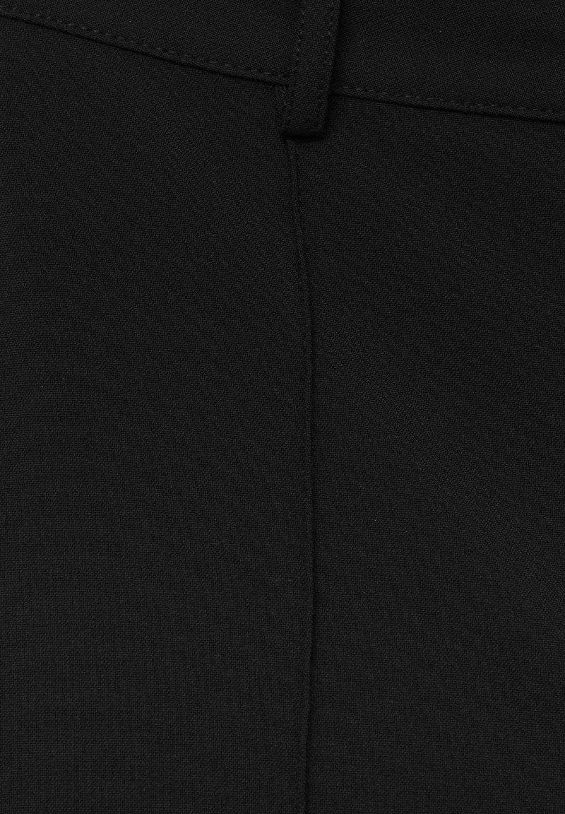 PULL&BEAR PULL&BEAR IM REGULAR-FIT MIT ZIERNAHT VORNE - Trousers - black Outlet
