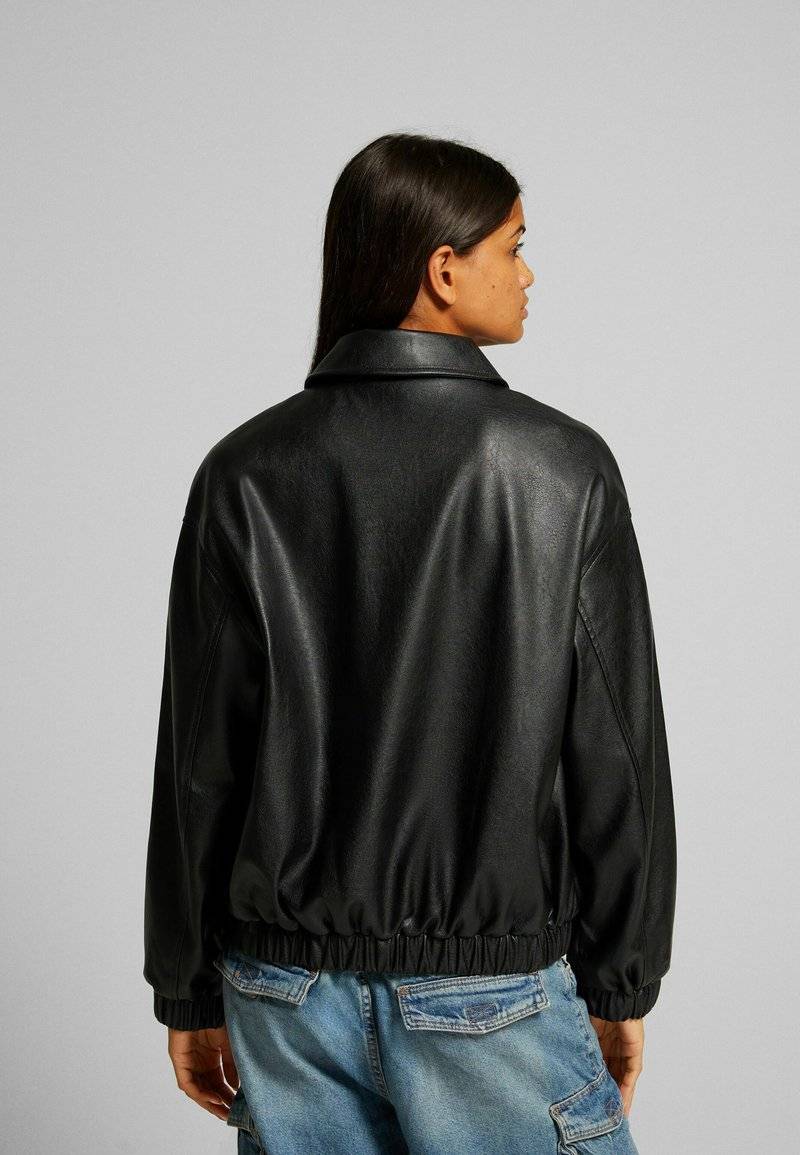 Bershka Bershka DAD FIT - Faux leather jacket - black Verkauf