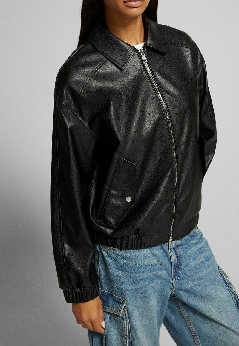Bershka Bershka DAD FIT - Faux leather jacket - black Verkauf