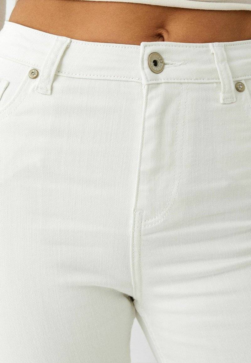 Bershka Bershka SUPER - Jeans Skinny Fit - white im Angebot