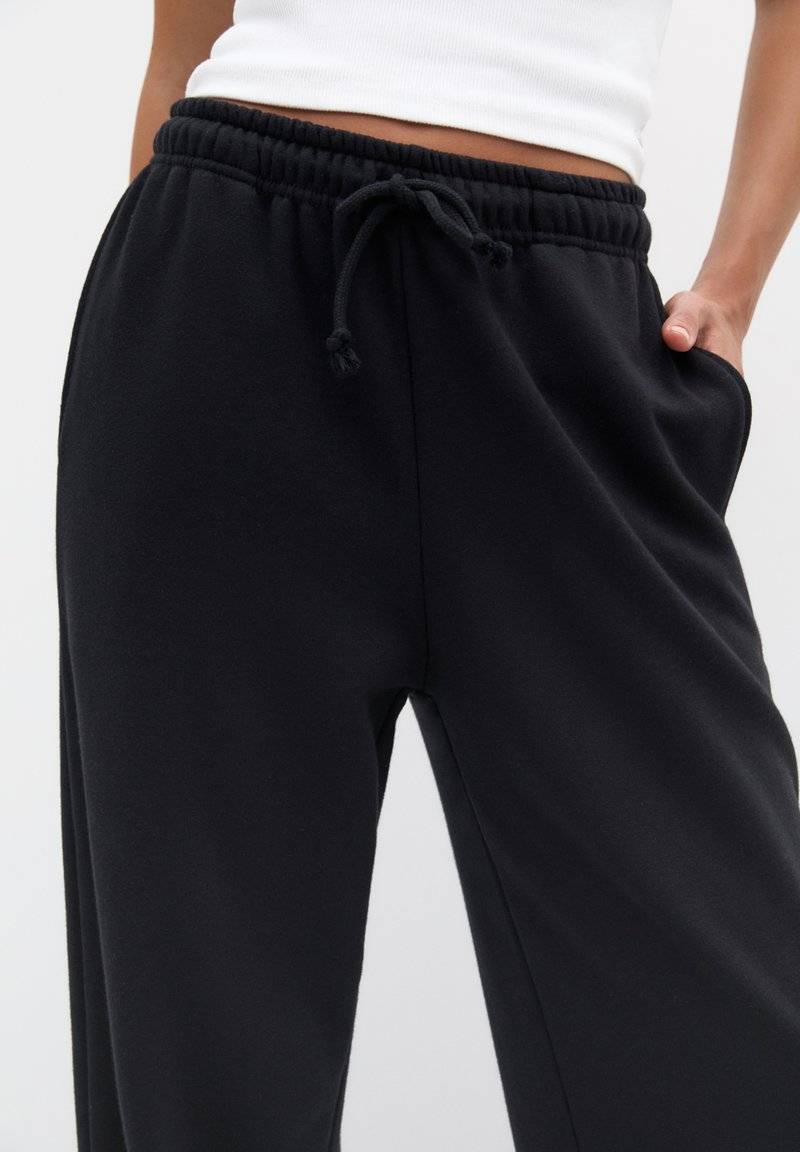 PULL&BEAR PULL&BEAR WIDE-LEG - Tracksuit bottoms - black Günstiger Verkauf