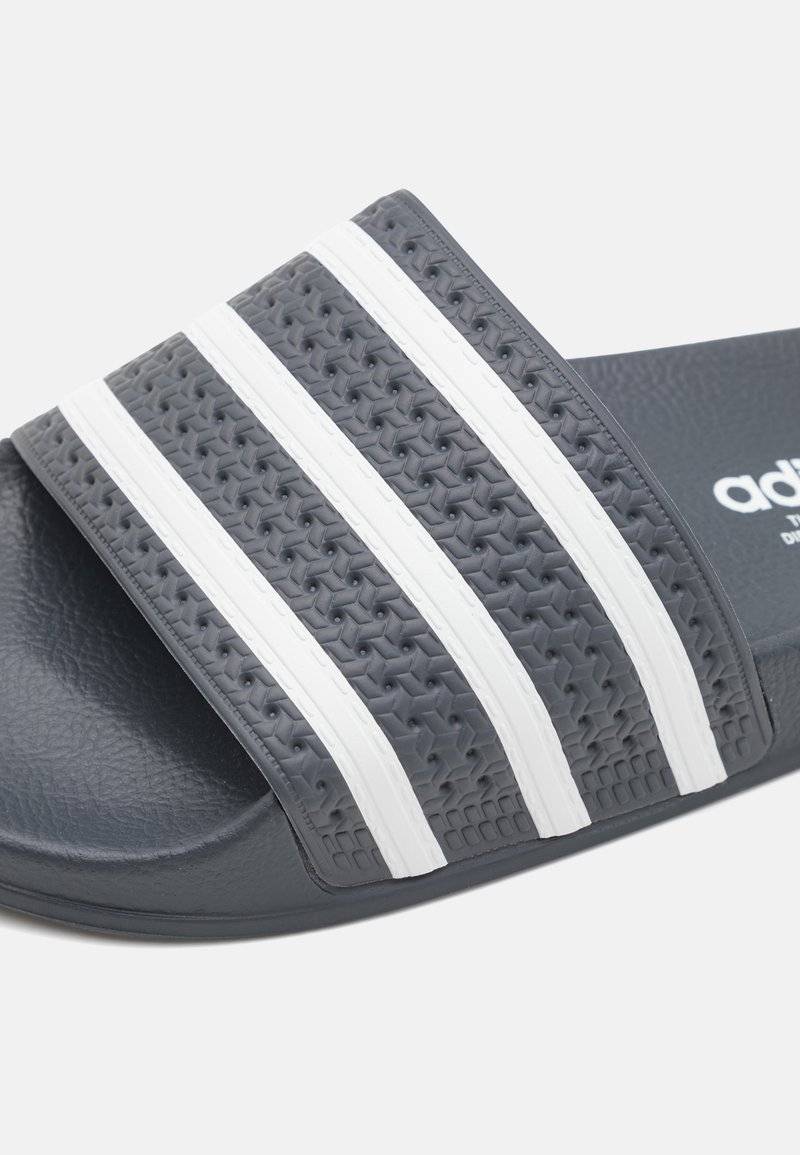 adidas Originals adidas Originals ADILETTE UNISEX - Pool slides Saisonale Angebote