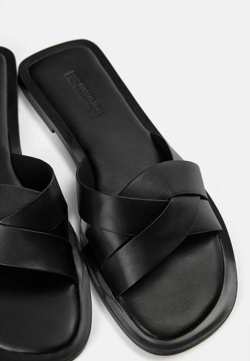 PULL&BEAR PULL&BEAR CRISSCROSS - Mules - black Räumungsverkauf