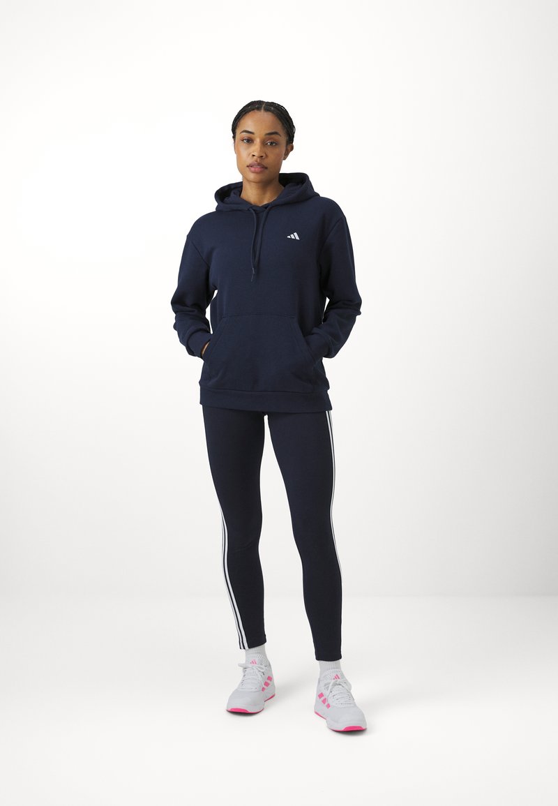 adidas Sportswear adidas Sportswear ESSENTIALS SMALL LOGO FEEL COZY HOODIE - Hoodie - legend ink Zeitbegrenzte Promotion