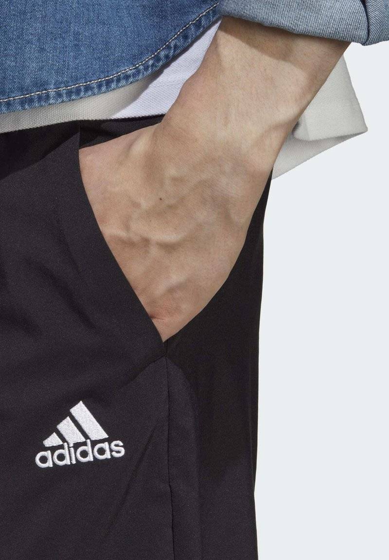 adidas Sportswear adidas Sportswear AEROREADY ESSENTIALS CHELSEA SMALL - Sports shorts - black Bis zu 65% Rabatt