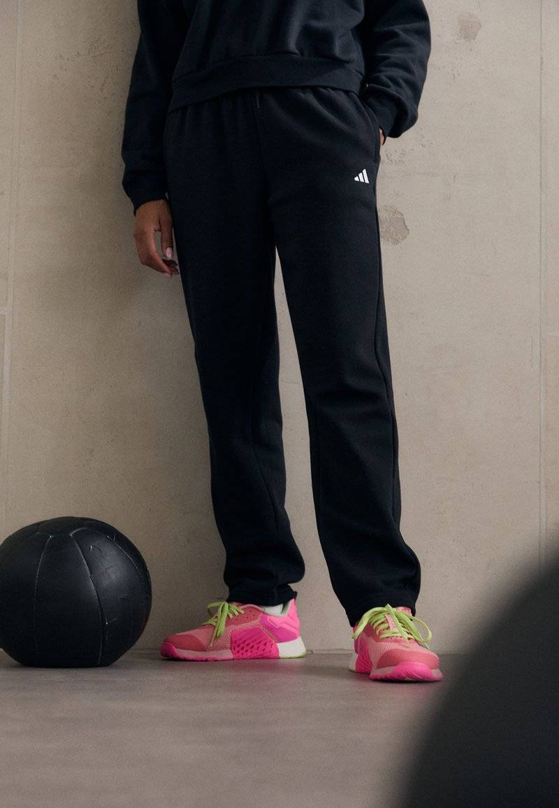 adidas Sportswear adidas Sportswear ESSENTIALS SMALL LOGO FEEL COZY OPEN HEM PANT - Tracksuit bottoms - black