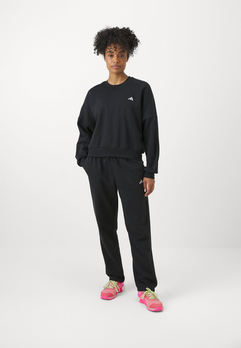 adidas Sportswear adidas Sportswear ESSENTIALS SMALL LOGO FEEL COZY OPEN HEM PANT - Tracksuit bottoms - black Super Rabatt