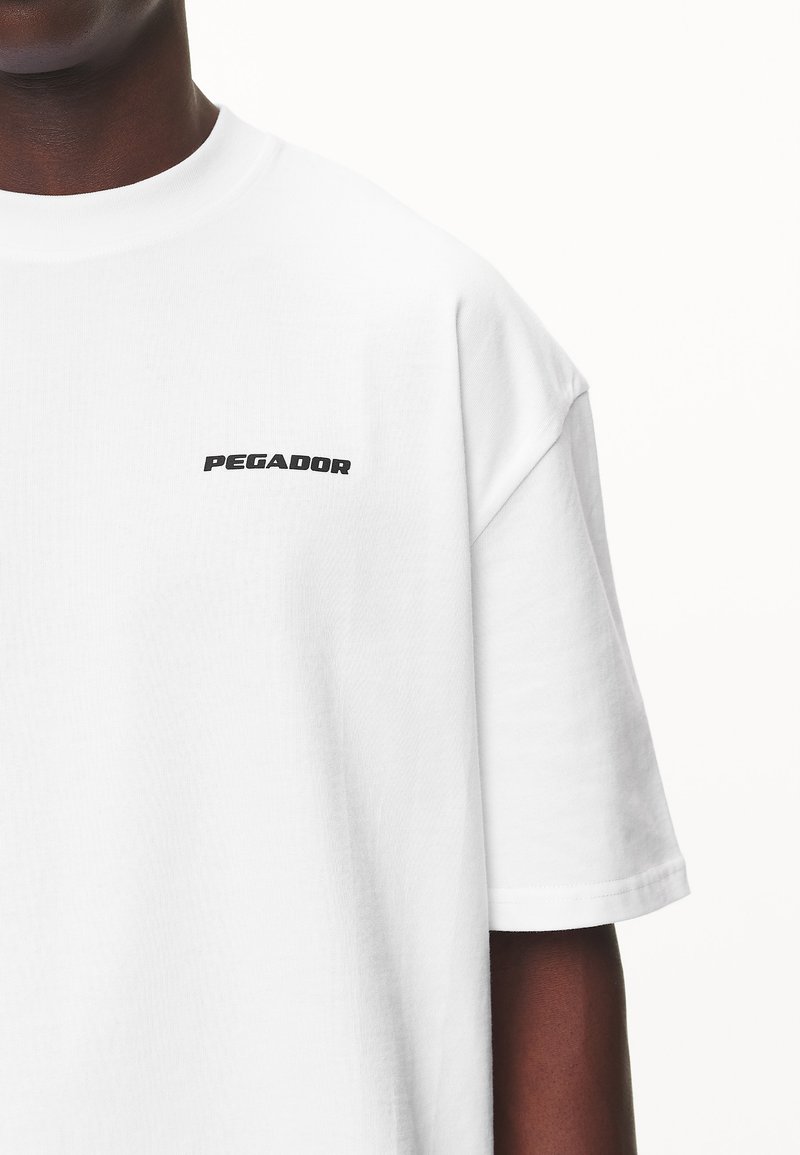 Pegador Pegador LOGO TEE - Basic T-shirt Fabrikverkauf